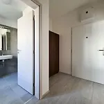 Cozy And Modern Near Center *