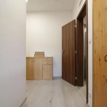 Cozy And Modern Near City Center Apartment