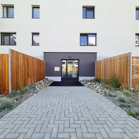 Apartment Cozy And Modern Near City Center *