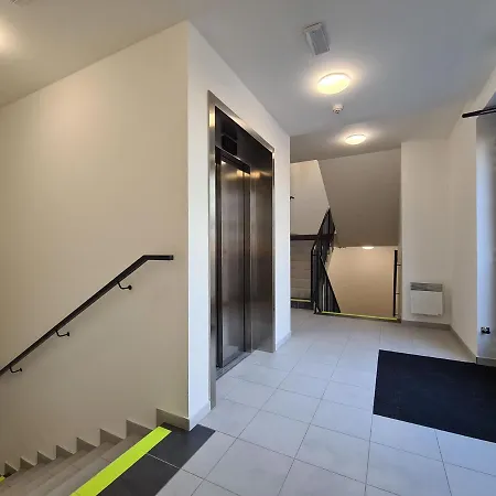 Cozy And Modern Near City Center Apartment