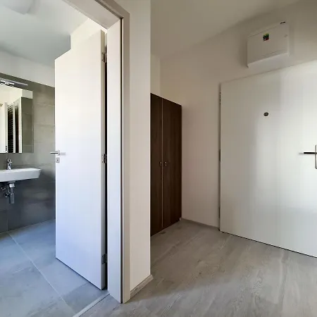 Cozy And Modern Near City Center *