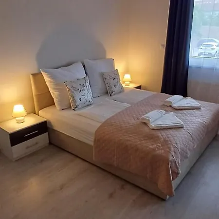 Cozy And Modern Near City Center *