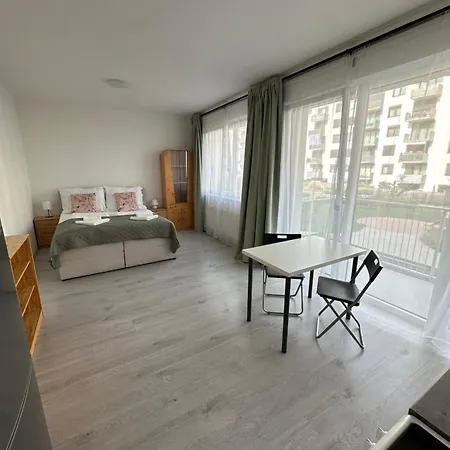 Cozy And Modern Near Center *