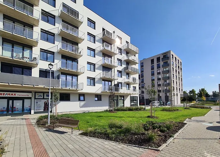 Cozy And Modern Near Center *