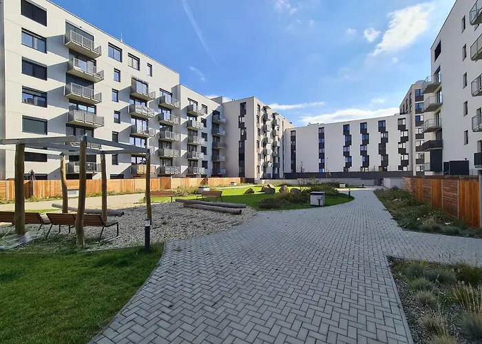 Cozy And Modern Near Center *