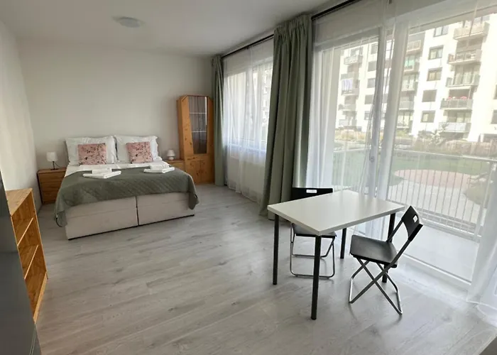 Cozy And Modern Near Center *